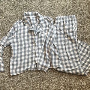 Jaclyn Smith Gray and White Checkered Pajama Top